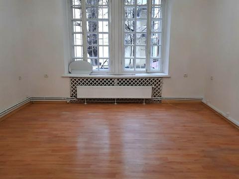 комерційна за адресою Футуристів пров., 9
