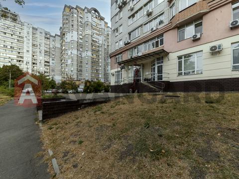 комерційна за адресою Миколи Амосова вул., 4