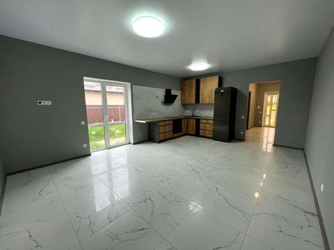 дом по адресу Українська