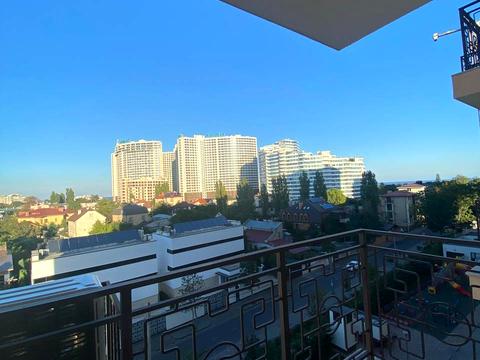 квартира за адресою Літературна вул., 8