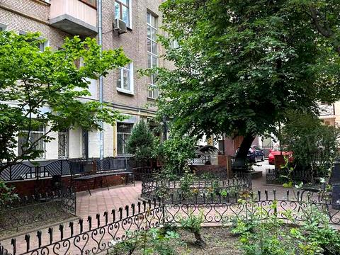 комерційна за адресою Київ, Інститутська вул., 19-В