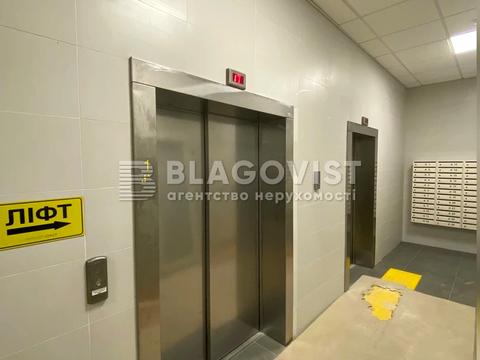 квартира за адресою Олександра Олеся вул., 8/17