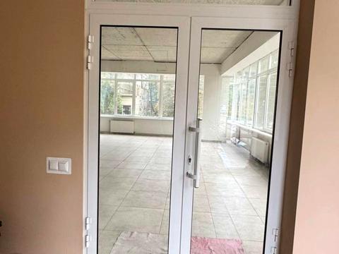 комерційна за адресою Миру, 1