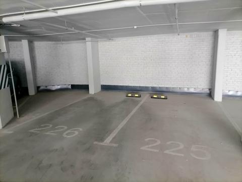 комерційна за адресою Олександра Олеся вул., 2