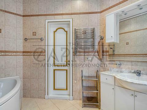 комерційна за адресою Патріарха Володимира Романюка вул. (Жовтнева), 2Б