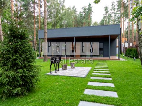 будинок за адресою Набережна вул.