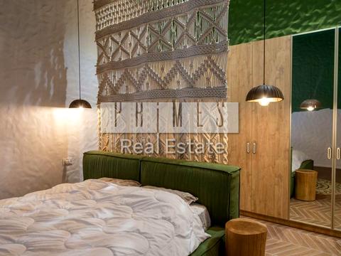 будинок за адресою Набережна вул.