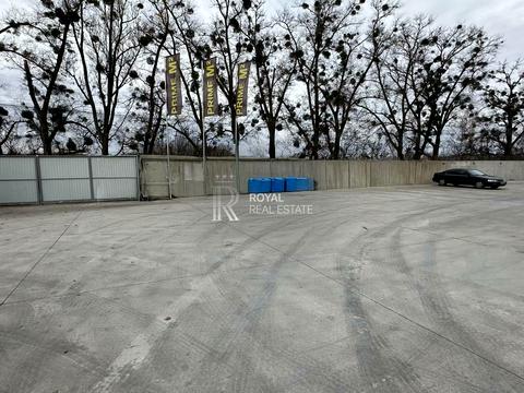 комерційна за адресою Кленова, 1