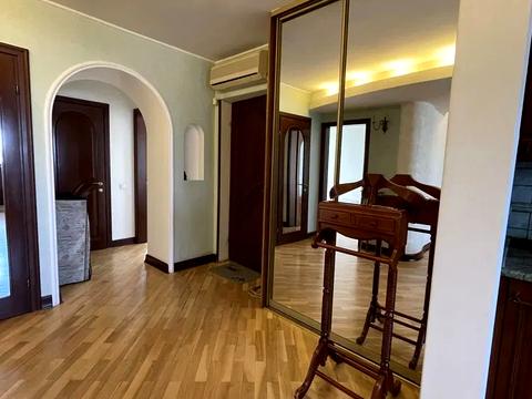 квартира за адресою Тарасівська вул., 20