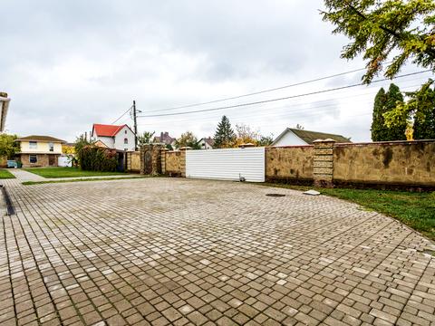 комерційна за адресою Риболовецька вул., 1