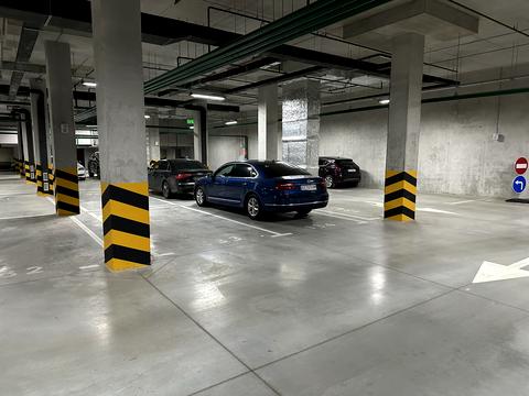 комерційна за адресою Михайла Максимовича вул. (Онуфрія Трутенка), 26