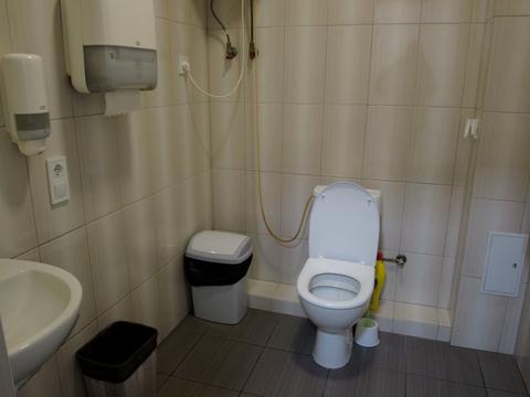 комерційна за адресою Кам'янецька вул., 1