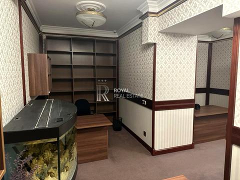 комерційна за адресою Костельна вул., 4