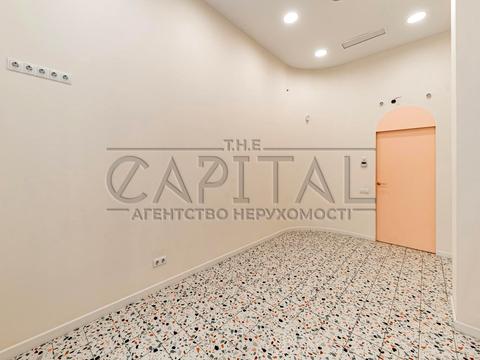 комерційна за адресою Андрія Верхогляда вул. (Михайла Драгомирова), 18-А
