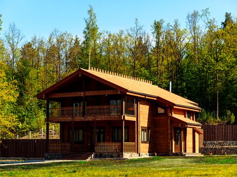 комерційна за адресою Лісова, 1