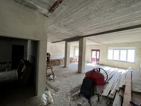коммерческая по адресу В. Івасюка, 3
