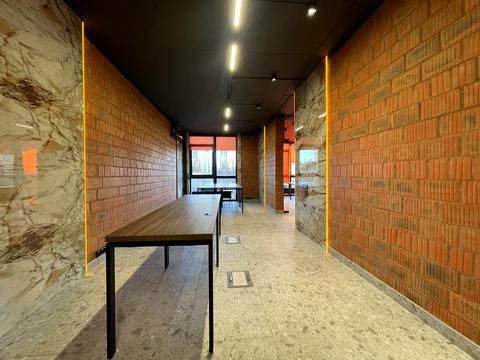 комерційна за адресою Джона Маккейна вул. (Івана Кудрі), 1