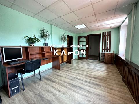 комерційна за адресою Олега Ольжича вул., 48А