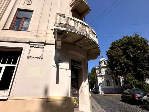 комерційна за адресою Пекарська вул., 17