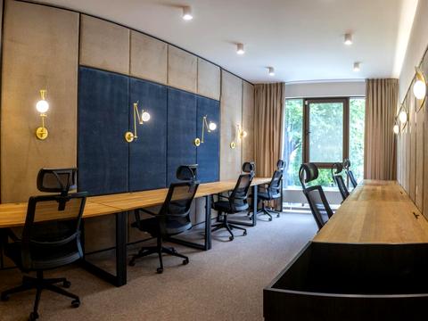 коммерческая по адресу Василя Тютюнника, 28а