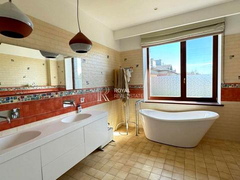 будинок за адресою молодіжна