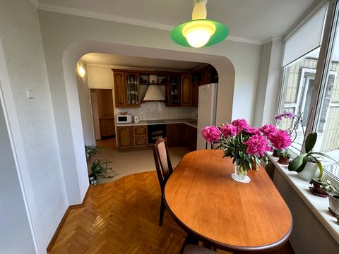 квартира за адресою Анни Ахматової вул., 6