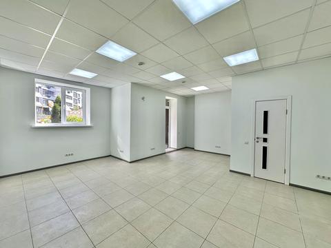 комерційна за адресою Мисливська вул., 24