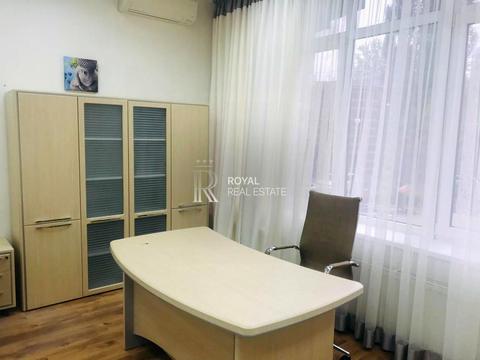 коммерческая по адресу Леси Украинки бульв., 7-Б