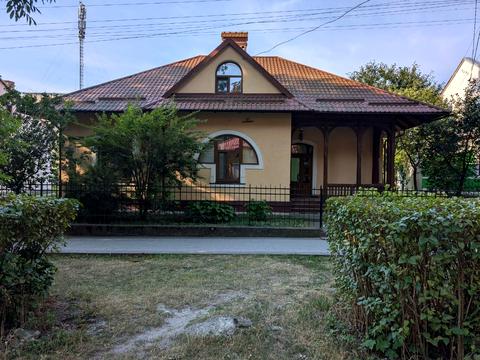 будинок за адресою проспект Відродження, 2