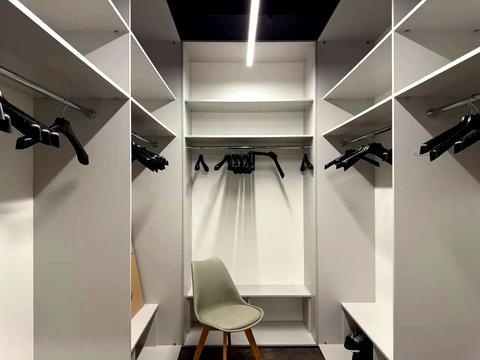 комерційна за адресою Сім'ї Прахових вул. (Гайдара), 48