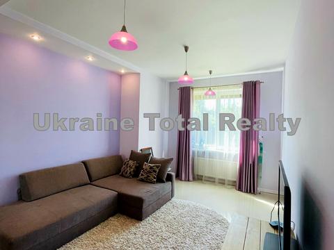 будинок за адресою с. Підгірці, Зоряна, 1