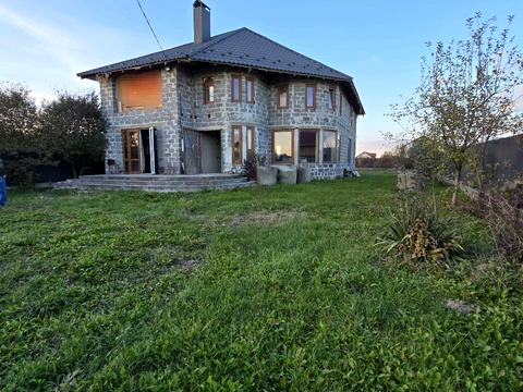 будинок за адресою Івасюка