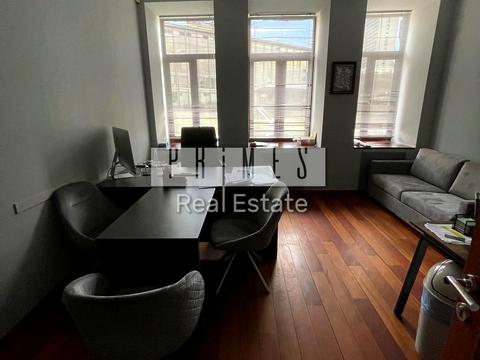 комерційна за адресою Еспланадна вул., 30