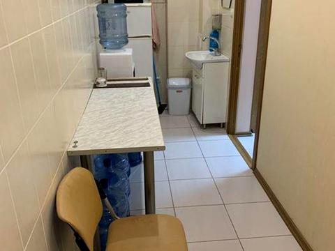 комерційна за адресою Володимирська вул., 82