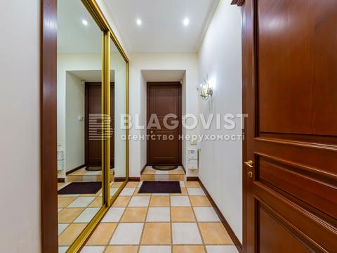 комерційна за адресою Лютеранська вул., 8