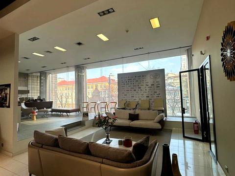 комерційна за адресою Жилянська вул., 59