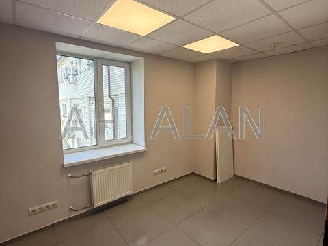 комерційна за адресою Казимира Малевича вул. (Боженка), 68Е