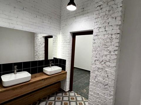 комерційна за адресою Межигірська вул., 86