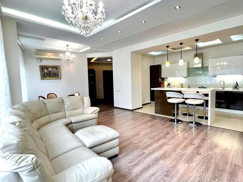 квартира за адресою Літературна вул., 1а