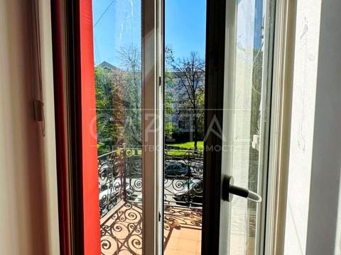 комерційна за адресою Володимирська вул., 65