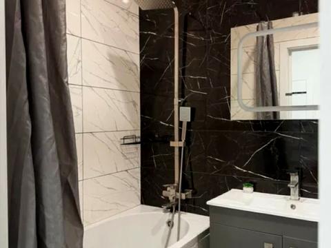 квартира за адресою Домбровського вул., 75