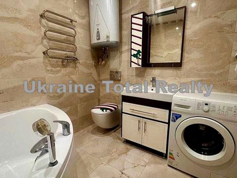 квартира за адресою Анни Ахматової вул., 30