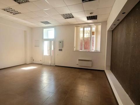 комерційна за адресою Академіка Амосова вул., 22