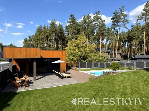 будинок за адресою Квітнева вул.