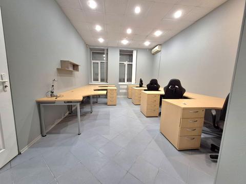 комерційна за адресою Еспланадна вул., 30