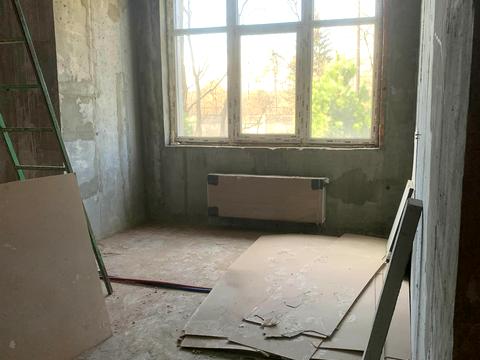 комерційна за адресою Живописна вул., 3