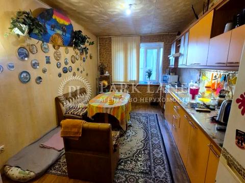 квартира за адресою Святошинська пл., 1