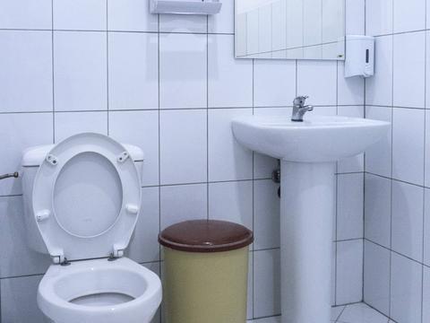 коммерческая по адресу Героїв Космосу ул., 4