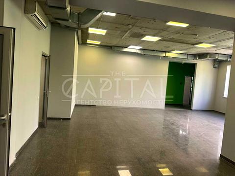 комерційна за адресою Анни Ахматової вул., 46