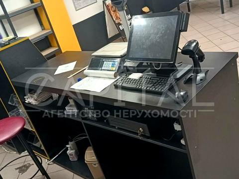 комерційна за адресою Андрія Малишка вул., 1